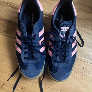 Adidas Women’s Blue and Pink Casual Sneakers